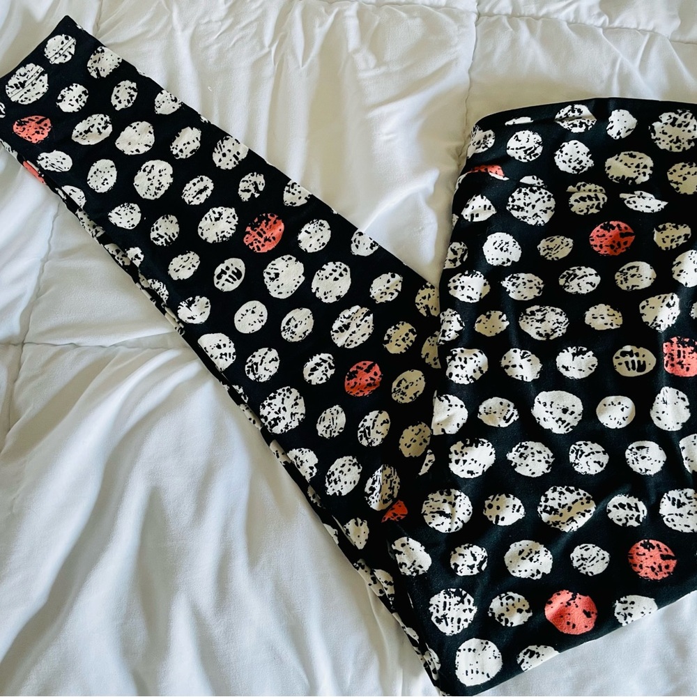 Black and White Polka Dot Leggings